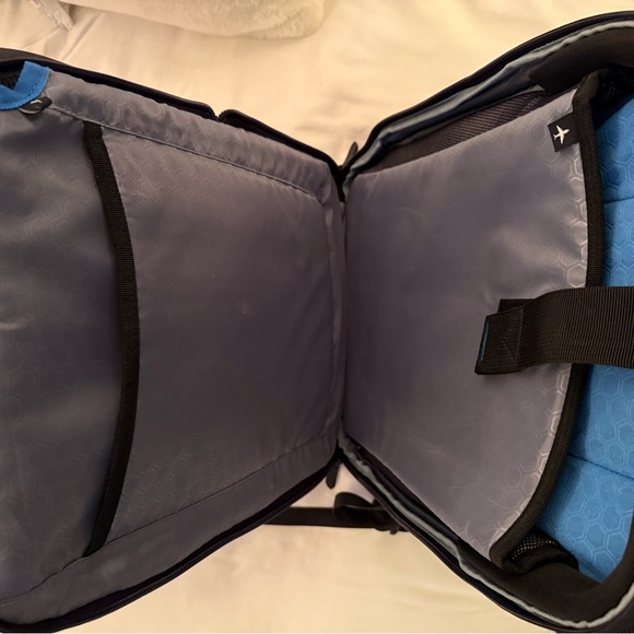 Dell Premier Laptop Backpack - Picture 6 of 9